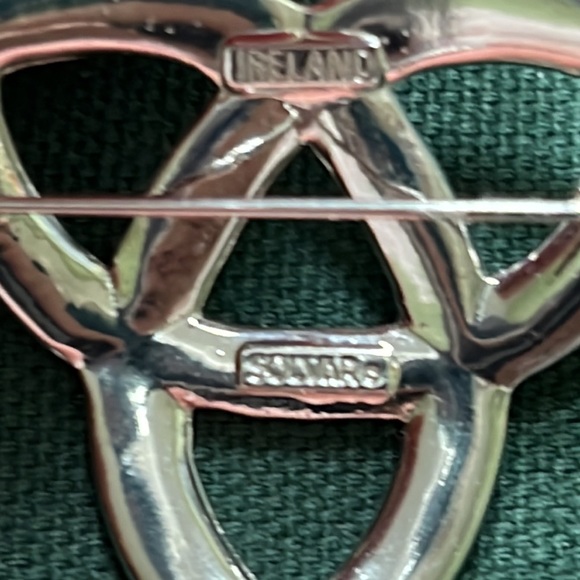 Silver Tone Solvar Celtic Trinity Knot Brooch or Pin Ireland Triquetra - Picture 5 of 5